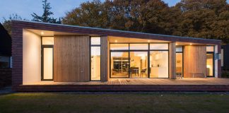 Single-storey villa inspired by the unique site and designed by C.F. Møller Architects