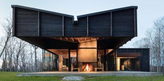 Residence overlooking Lake Michigan designed in collaboration with Environment Architects