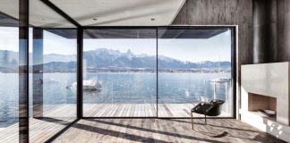 Beautiful house situated between the banks of Lake Thun that offers panoramic views of the lake and mountains