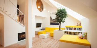 Renovation of a flat built in the 90s in the attic of an apartment by XTOPIX architects