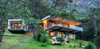 A Crystal in the Chapada Diamantina National Park by G Arquitetura e Urbanismo