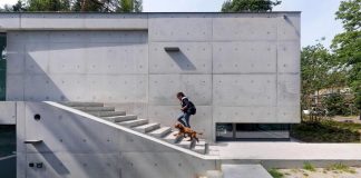 House Zeist finished inside and out in exposed concrete by Bedaux de Brouwer Architects