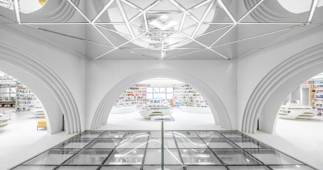 Xi Modern White Bookstore Designed To Curve De Imagination