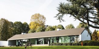 Villa NTT by Architectuuratelier De Jaeghere: modern home design with a minimalist landscape design