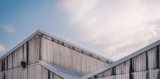 Metal Roofing Vs. Asphalt Shingles. Pros, Cons, and Comparison