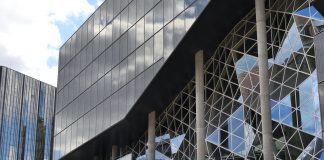 Signs That Your Commercial Roof Needs Repairs