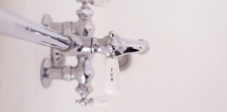 How To Deal With A Water Leak In An Apartment