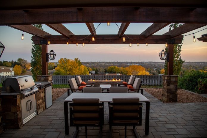 4 Mistakes to Avoid When Buying Your First Patio Furniture