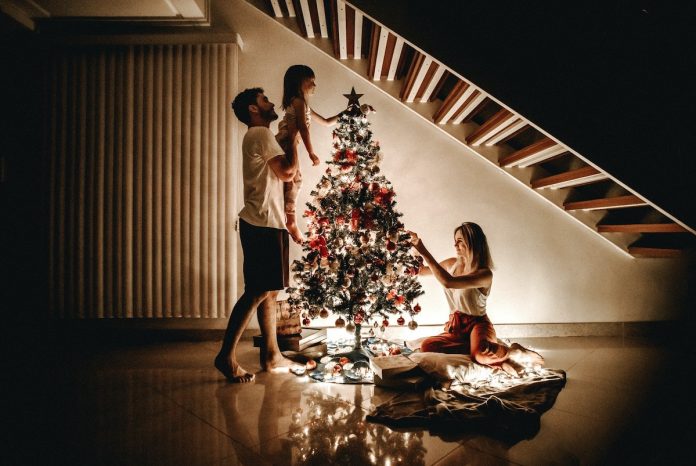 How to Decorate for Christmas on a Budget