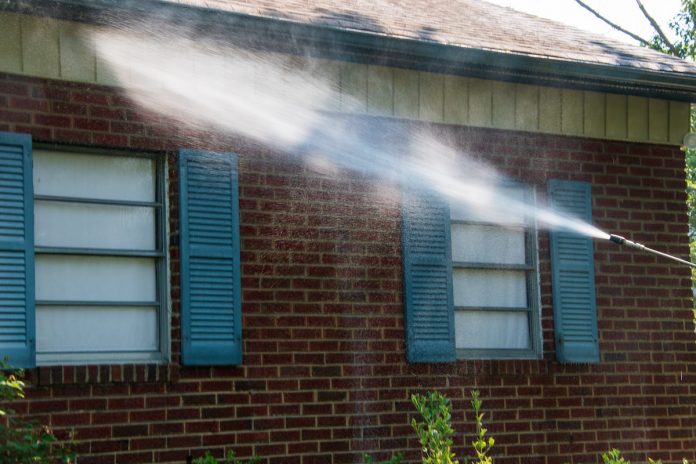 5 Tips To Clean Your Property's Exterior Efficiently