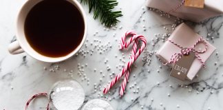8 Ways to Get Your Dorm Room Ready for the Holidays