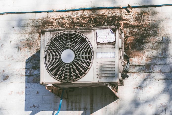 How To Maintain Your Old Home's Air Conditioning System