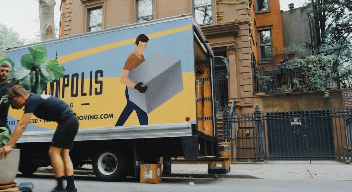 Here’s What You Need to Know If You Hire a Moving Company